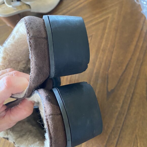 Ugg Suede Clogs (Mules) Sherpa lined | size 9 - Picture 5 of 7